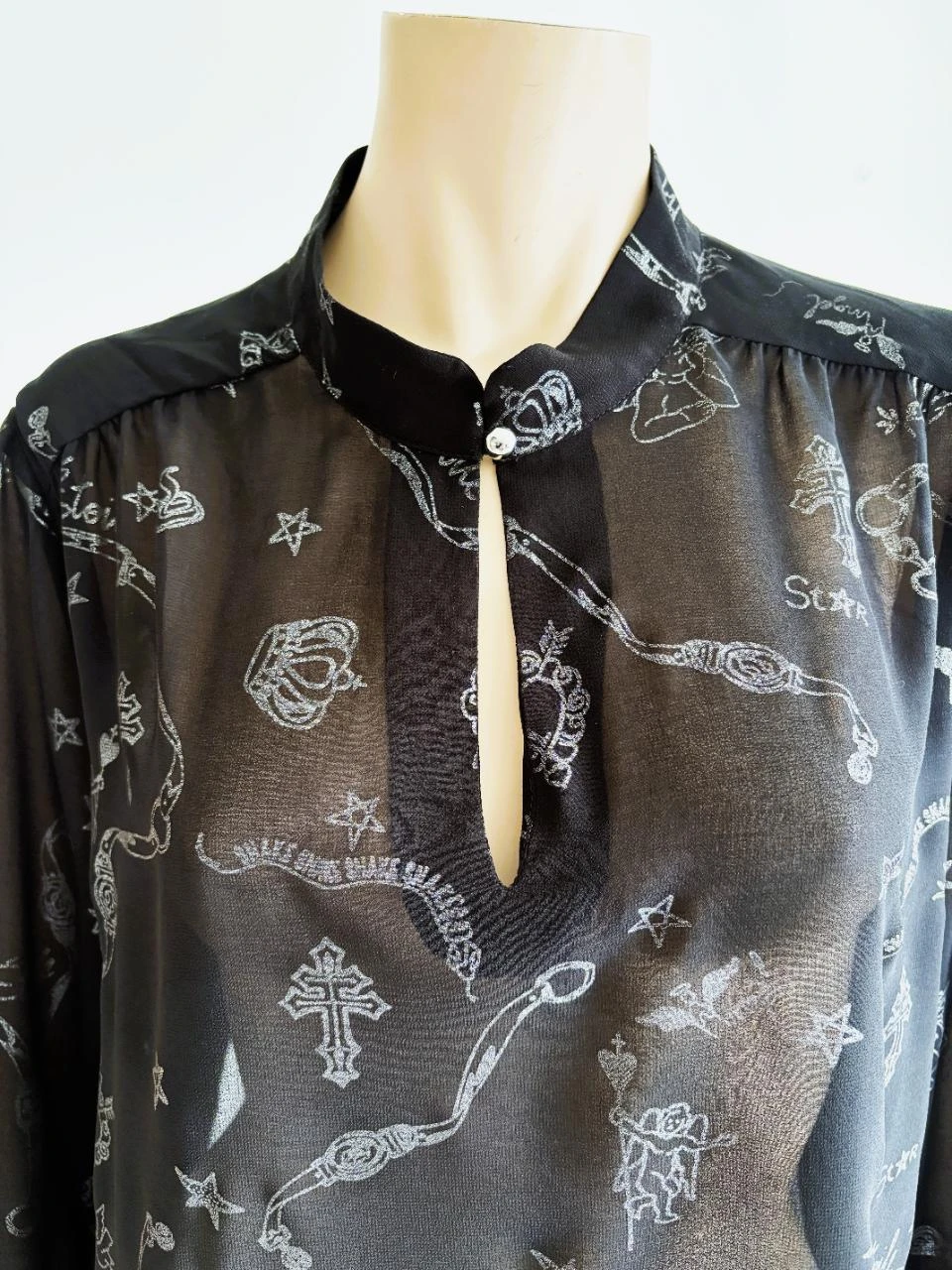 Blusa transparente Caroline Biss – tamanho 46 – detalhes prateados e botões de bola – photo 6